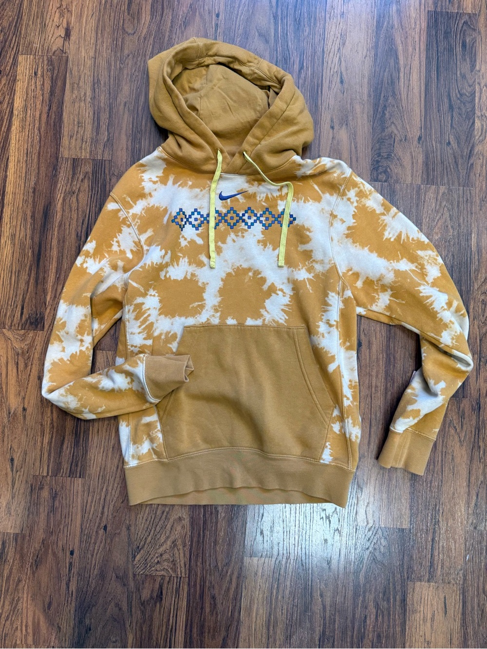 Nike Men’s Mustard & White Tie-Dye Pullover Hoodie